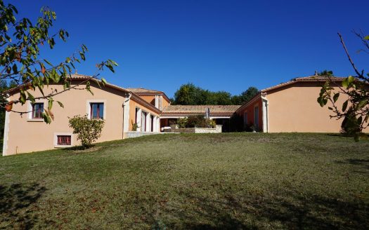 Luxurious contemporary Provencal style villa nestled in the heart of peaceful Perigord Vert.