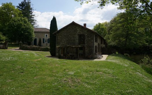 Historic jewel from the 18th century in the heart of the Perigord Vert natural park.