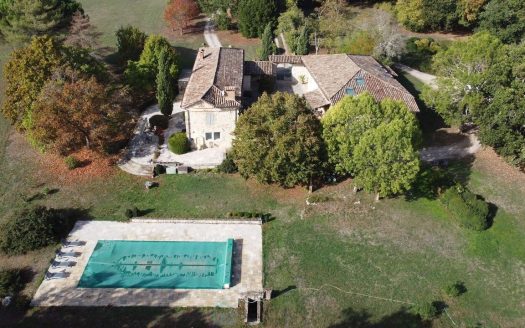 Magnifique Domaine sur 5 ha entièrement restauré avec des matériaux nobles