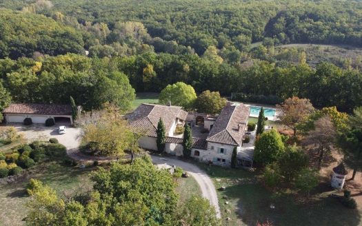 Magnifique Domaine sur 5 ha entièrement restauré avec des matériaux nobles