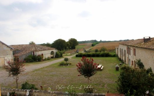 AGRICULTURAL PROPERTY, FORMER HUNTING ESTATE OF 115 HA NEAR JONZAC