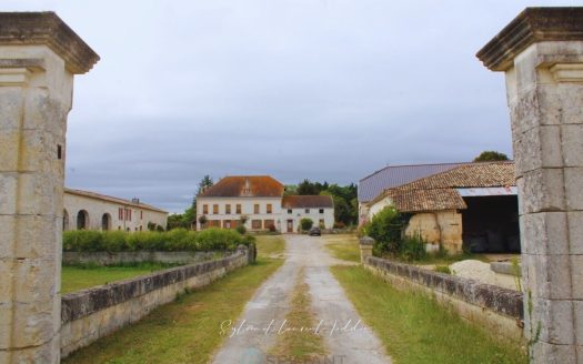 AGRICULTURAL PROPERTY, FORMER HUNTING ESTATE OF 115 HA NEAR JONZAC