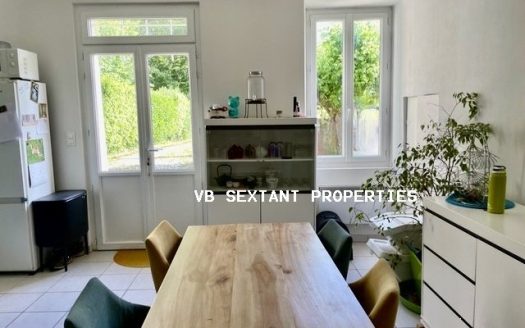 15 minutes from Bordeaux on the right bank, charming house with garage