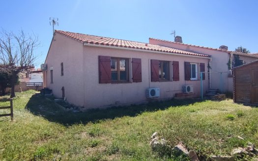 Semi detached house with garden and garage