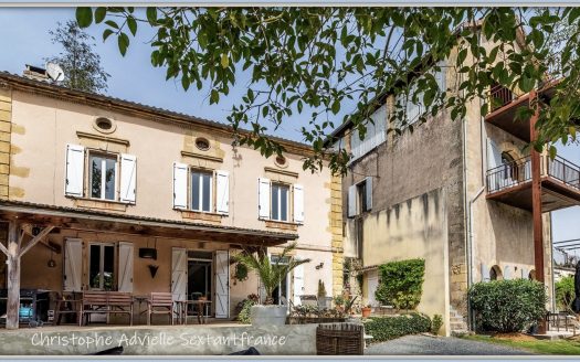 2 houses by the river Dordogne