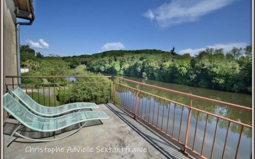 2 houses by the river Dordogne