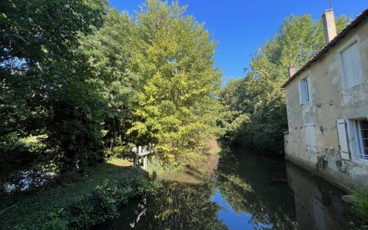 Incredible… A old mill with its islands in heart of of city