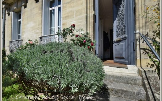 Big town house, 5 bedrooms and a study, nice garden and big garage in Bergerac city