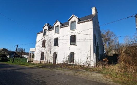 Huge house to renovate near to Camors