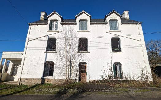 Huge house to renovate near to Camors