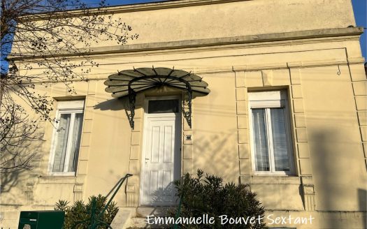 BERGERAC, charming city house, garden, terrace, workshop, 10 min walk from town center