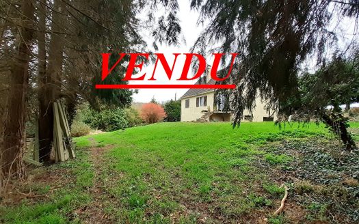 Near BEUZEVILLE and PONT AUDEMER detached house to renovate on 1ha of wooded land