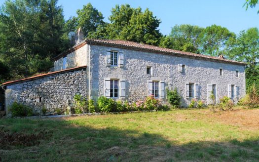 DOLMAYRAC – Magnificent 18th-century mill to renovate with swimming pool and 1.4465 hectares of wooded land – Lot & Garonne (47)