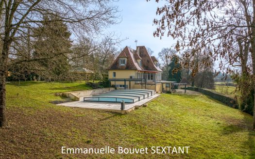 Perigordine-style house at the gates of Bergerac