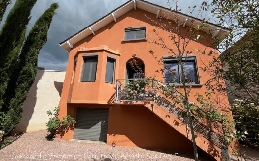 Renovated house from the 30&apos;s, garage, beautiful garden