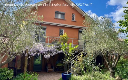 Renovated house from the 30&apos;s, garage, beautiful garden