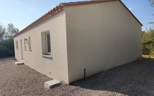 Detached 4 room house with garden