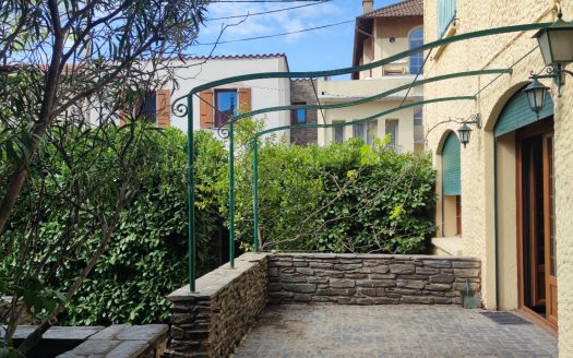 Character house with garden and garage