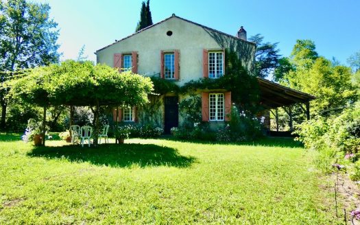 Stone house presbytery with charm and authenticity