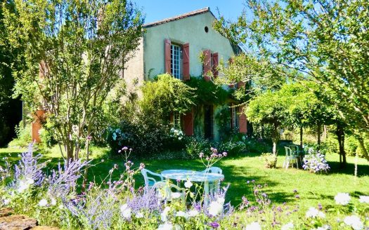 Stone house presbytery with charm and authenticity