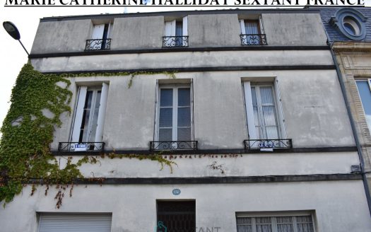 IMPOSING AND CHARMING HOUSE FROM THE 50S IN THE CENTER OF BORDEAUX