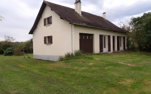 Au cœur de la Dordogne à Jumilhac Le Grand, belle maison et son joli terrain