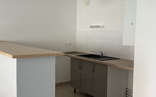 3-room apartment in secure residence in the city center