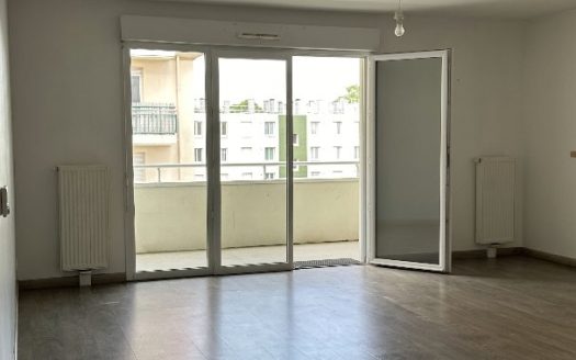 3-room apartment in secure residence in the city center