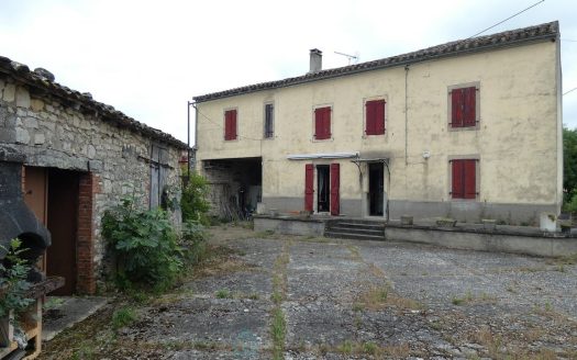 Calme, belle vue et tranquillité fermette en pierre et ses dépendances