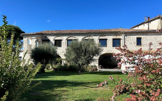 Renovated farmhouse 250sqm with outbuilding on 3000sqm of land – Occitanie