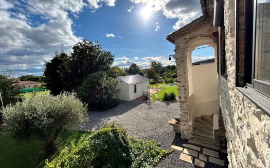 Renovated farmhouse 250sqm with outbuilding on 3000sqm of land – Occitanie