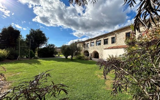 Renovated farmhouse 250sqm with outbuilding on 3000sqm of land – Occitanie