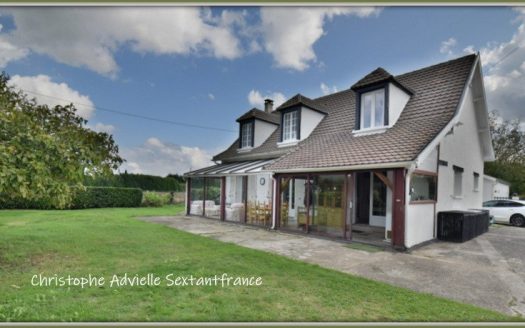 Between Bergerac and Lalinde, detached house with 4 bedrooms and a study, 2 shower rooms, detached big garage and lovely plot