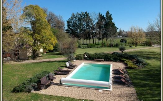 Resort offering 5 bed and breakfast, 2 gîtes, private house, pool on big plot of 1 H