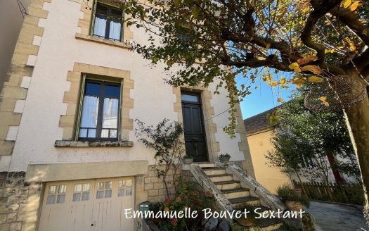 Rare in the town of Bergerac, nice quarter, charming city house, 5 bedrooms, 2 bathrooms, garden, pool and garage