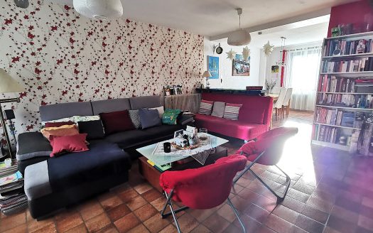 In the city center, quiet, old house with 4 bedrooms, garden and small independent cottage