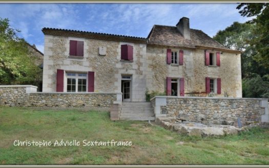 Stone house in countryside. 3 bedrooms, plot of 4 700 M2