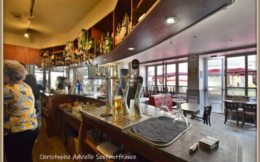 Brasserie bar with superb terrace, city center, sale due to retirement