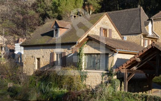 Charming Stone House Near the Lake