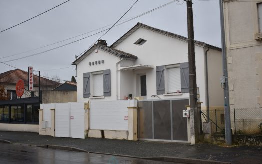 FULL CENTER OF BERGERAC PRETTY 2 BEDROOM HOUSE ON LAND