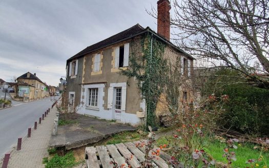 Village house to be renovated and ideally located in the heart of the Périgord Noir.