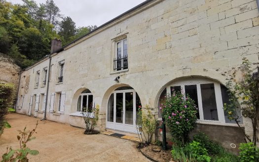 Beautiful 19th century property, ideally located in the heart of the tourist sites of Amboise, Beauval and Chenonceau.