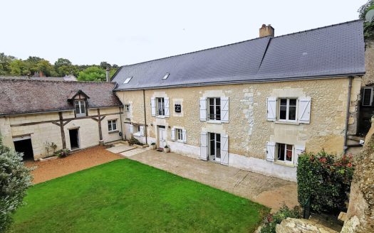 Beautiful 19th century property, ideally located in the heart of the tourist sites of Amboise, Beauval and Chenonceau.