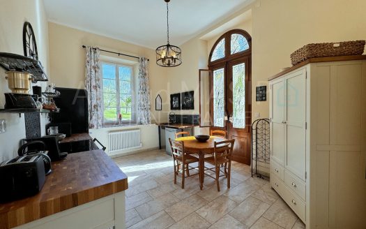 4/5 BED RENOVATED PERIOD PROPERTY, 1-BED SELF-CONTAINED ANNEXE, OUTBUILDINGS, LARGE PLOT