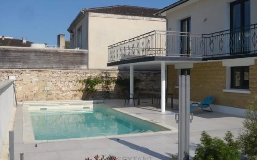 CAREFULLY RENOVATED HOUSEIN THE HEART OF  BERGERAC