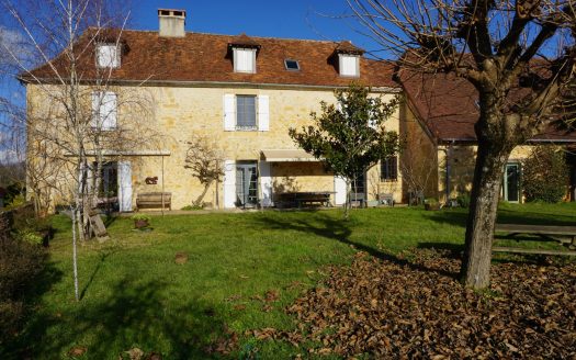 Superb 19th century real estate complex located in the heart of the unspoiled nature of the Périgord Vert.