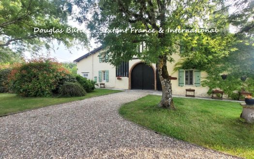 Charming countryside property with swimming pool and gite potential