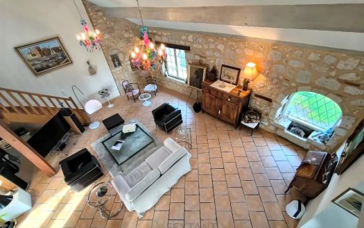 MONBAZILLAC : OLD CELLAR TURNED INTO SPACIOUS AND COMFORTABLE HOUSE