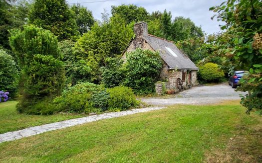 Spacious Neo Breton house in private wooded parkland near Gouarec