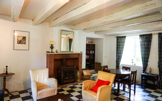 Charming 13th century stone house located in the picturesque Nizonne valley.